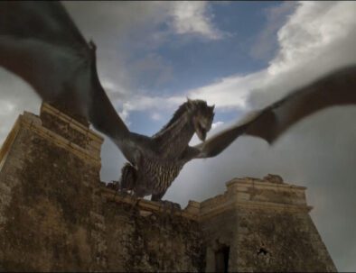 Drogon-pose-tour de table roldan