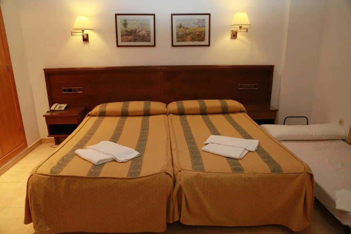 Tio-Felipe-Hotel-Carboneras Dobles camas